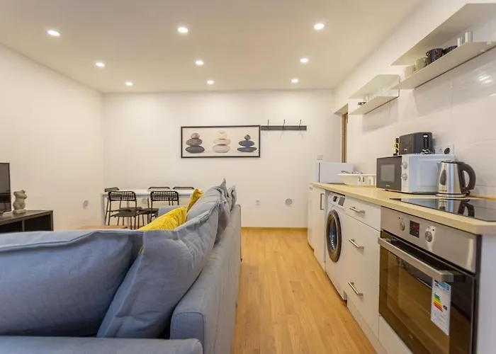 2 Bedroom Flat In The Dob Street, Venus