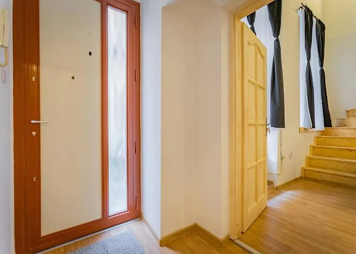 2 Bedroom Flat In The Dob Street, Venus