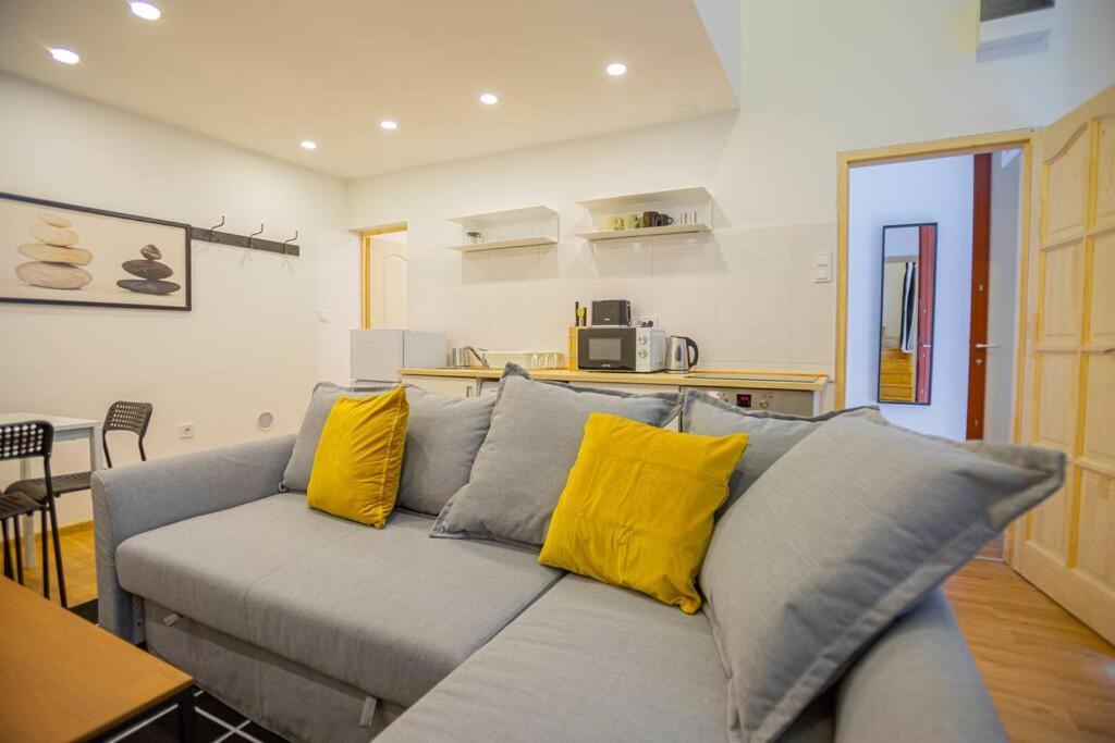 2 Bedroom Flat In The Dob Street, Venus *